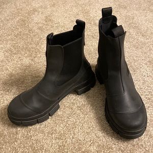 Ganni rubber boot size 7
